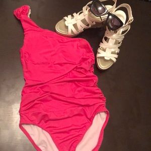 💕Hot Pink Clean Water One Shoulder One Piece 💕